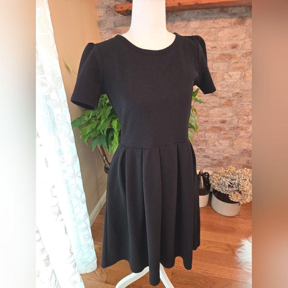 LuLaRoe Classic Black Dress Size M Rose Zipper Womens